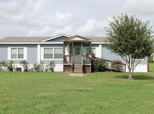 704 Vale St, Edna, TX 77957