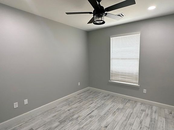 3rd image of 1013 Bromegrass St