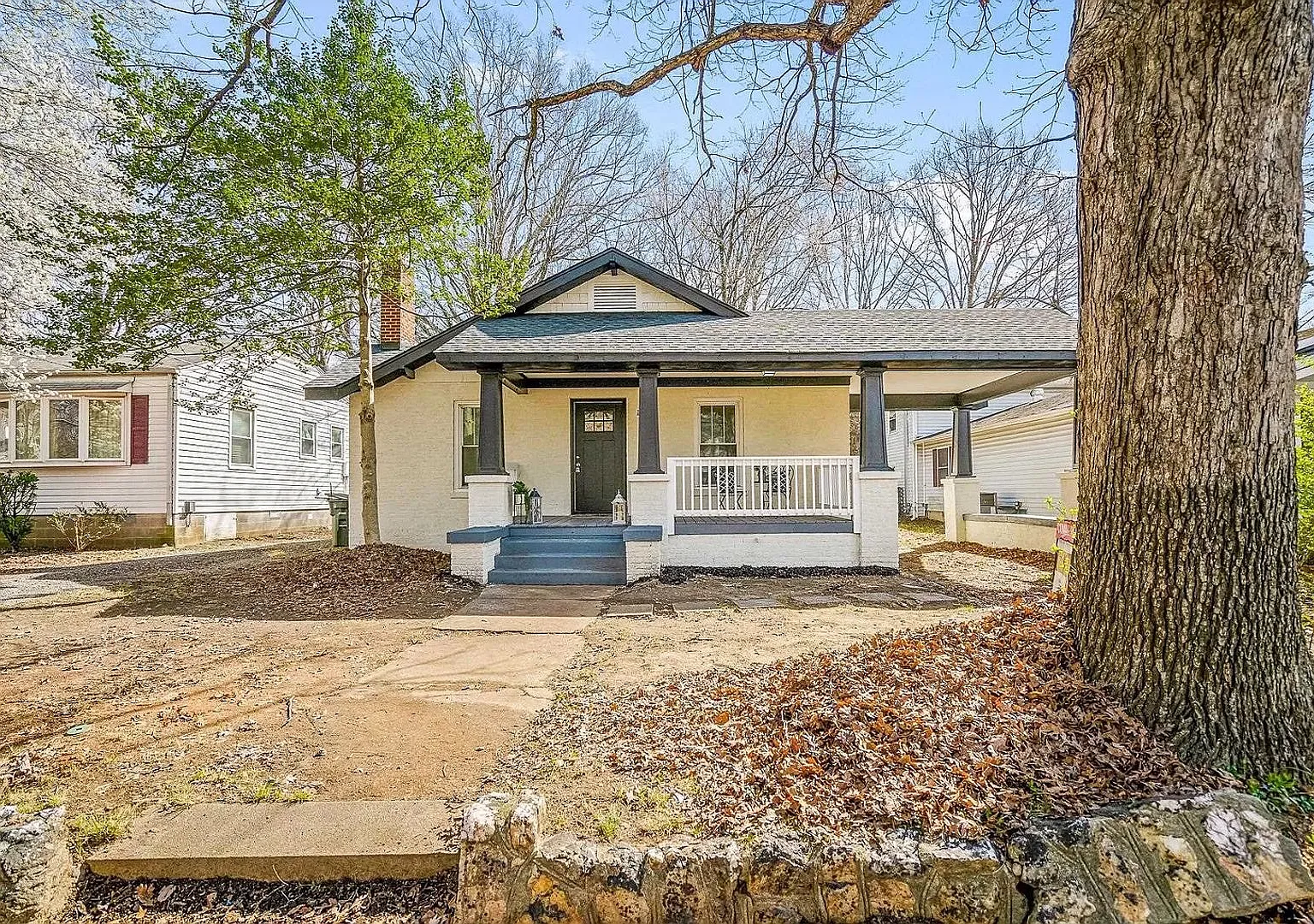 Charming 3-Bedroom Home with Modern Amenities and Spacious Backyard — Photo 2
