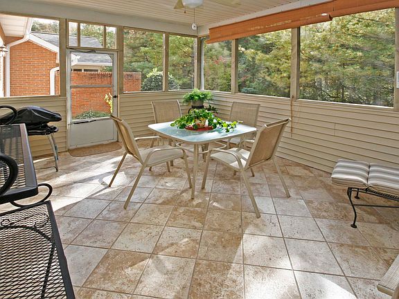 4th image of 1168 Treymour Way