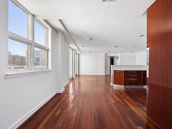 5th image of 3144 Emmons Ave APT 109