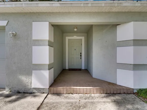 19 Grande Vista Way, Port Saint Lucie, FL 34952