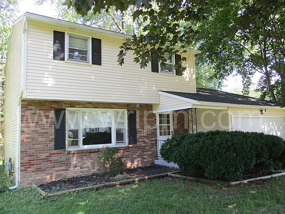 2nd image of 8049 Trina Cir
