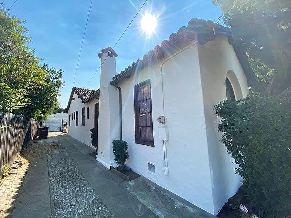 2nd image of 22834 Kings Ct