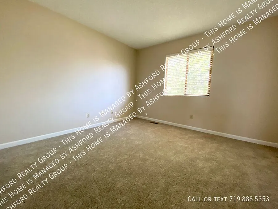 2 bed, 1.5 bath, 896 sqft, $1,395 — Photo 4