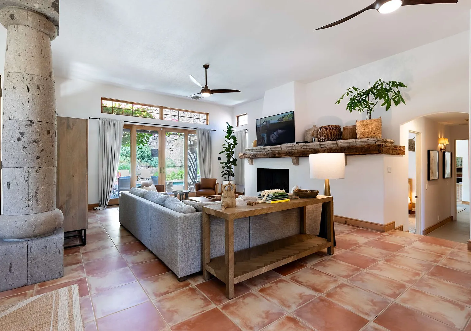 5BR Luxury Villa w Pool & Mountain Views — Photo 3