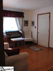 4th image of 32 Pittman Cir