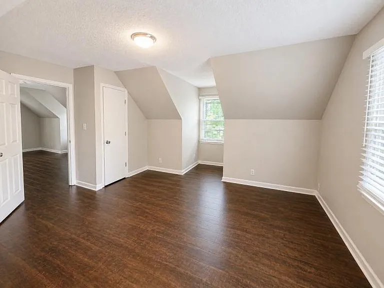 125 Mossland Dr — Photo 38