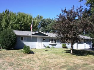 317 Eastview Dr, Larimore, ND 58251