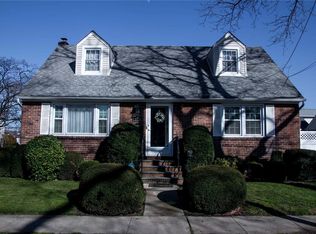 176 Roosevelt Ave, Mineola, NY 11501