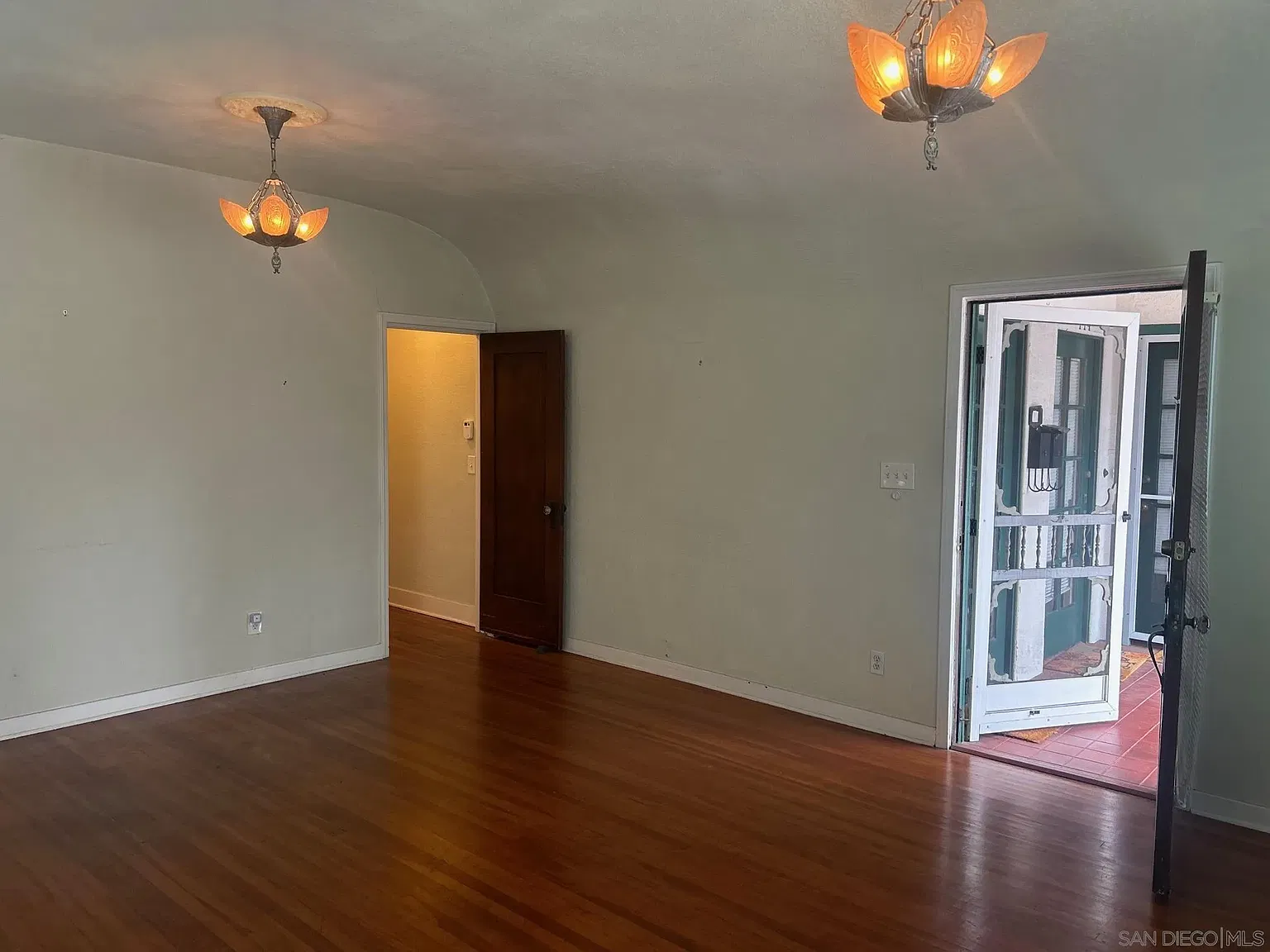 2 bed, 1.0 bath, 700 sqft, $2,950 — Photo 3