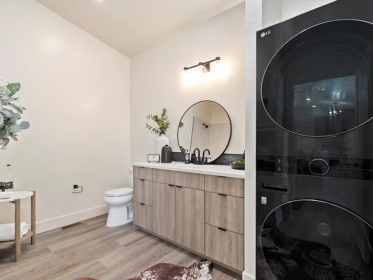 362 W London St — Photo 36