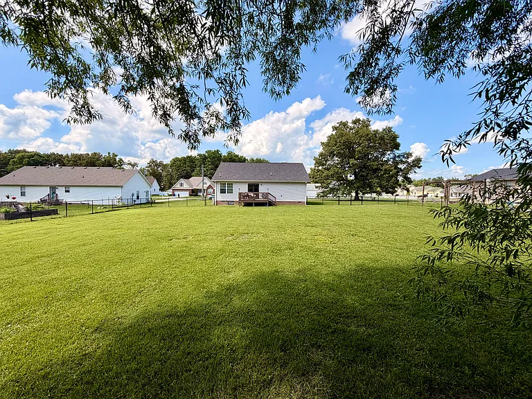 1208 E End Rd — Photo 5