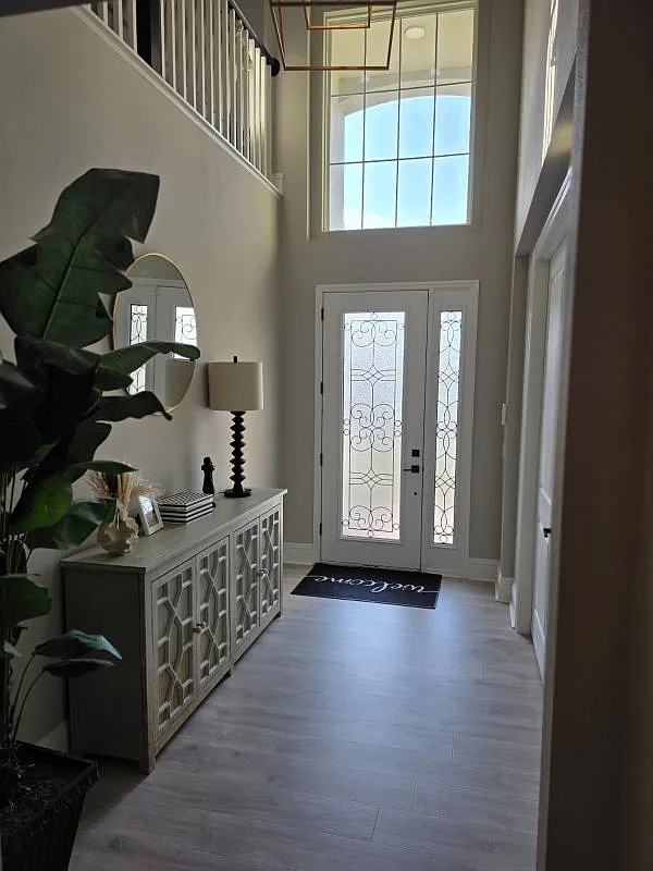 5 bed, 5.0 bath, 3761 sqft, $5,600 — Photo 3
