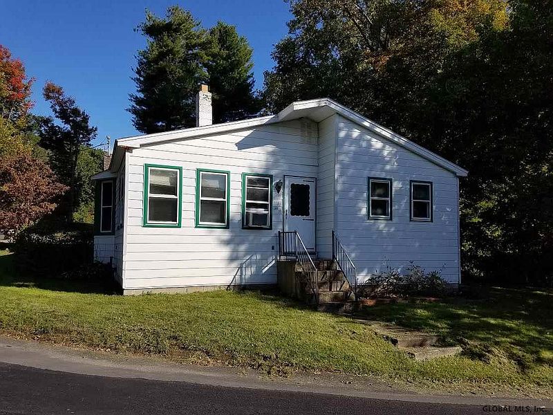 3rd image of 112 LAKE Street