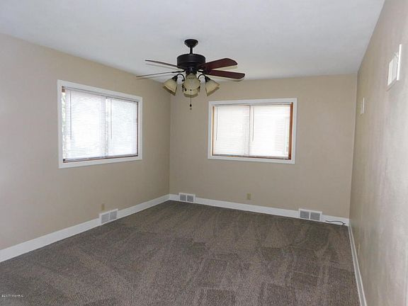 3rd image of 78 N La Vista Blvd
