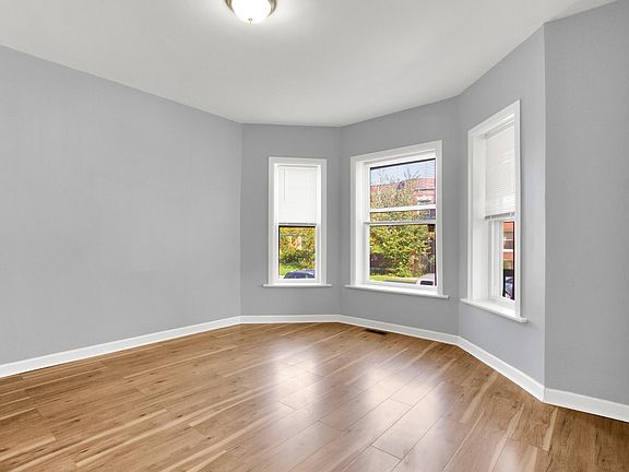 4th image of 7038 S Vernon Ave #2B