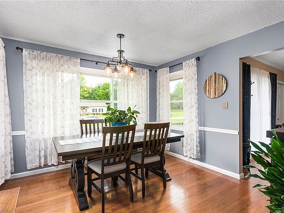 3rd image of 2627 White Pine Ln