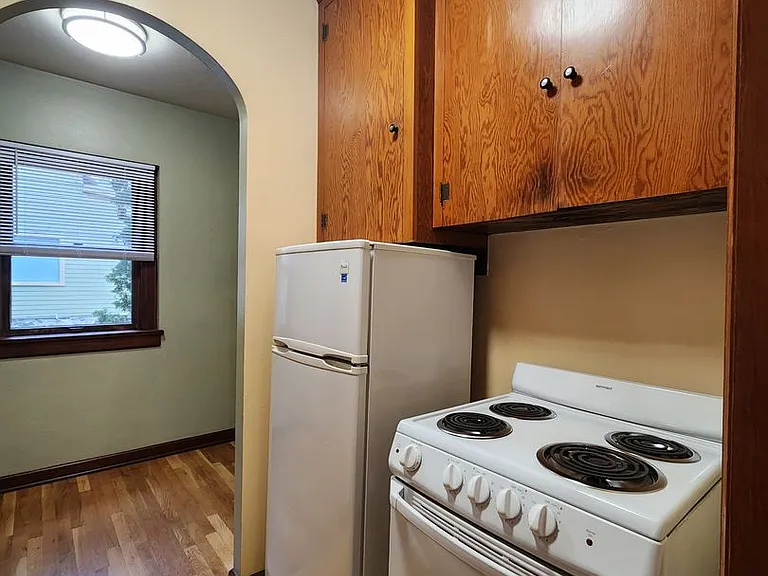 237 1/2 E Front St — Photo 5