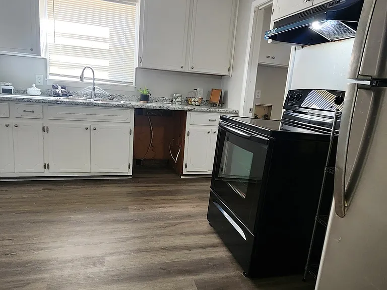 223 Marian Dr — Photo 4