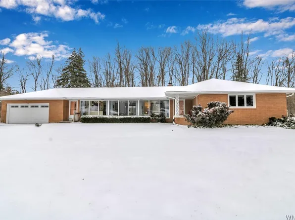 10805 Boyd Dr, Clarence, NY 14031