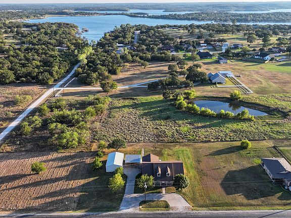 3rd image of 795 Beach Rd