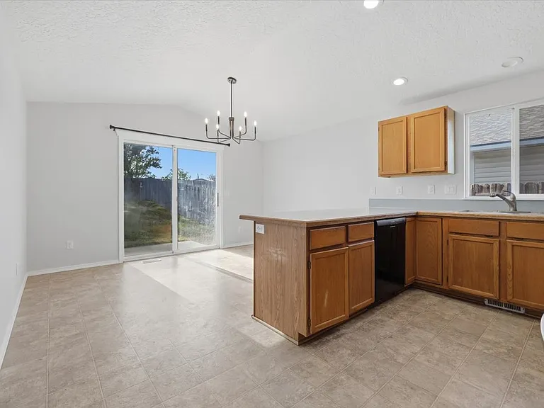1020 Aspen Grove St — Photo 5