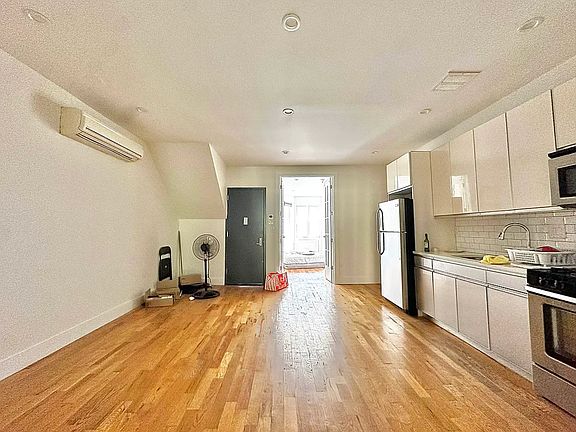 3rd image of 268A Throop Ave #2