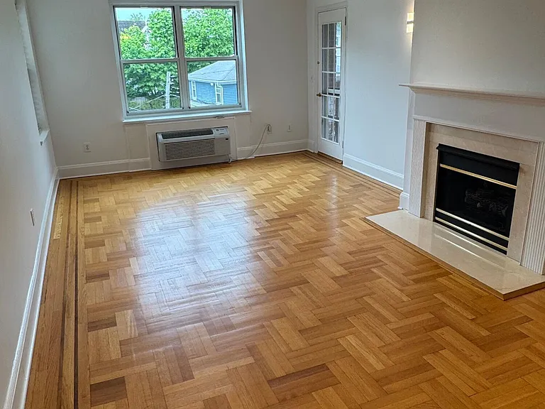 25 W Elm St #40 — Photo 28