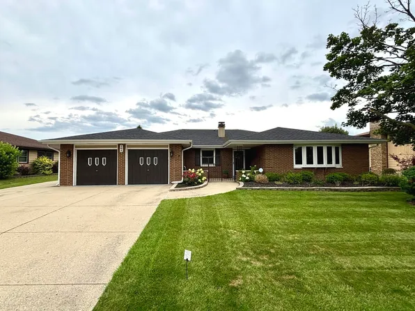 105 Mendon Ln, Schaumburg, IL 60193