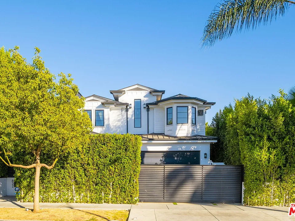 832 N Orange Grove Ave