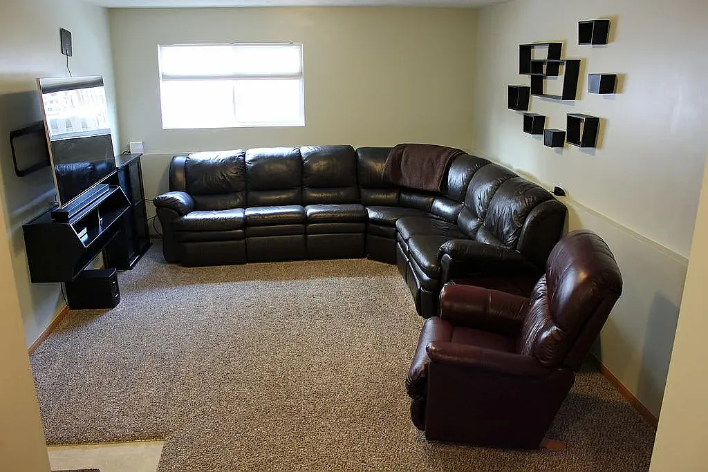 3 bed, 1637 sqft, $1,900 — Photo 4