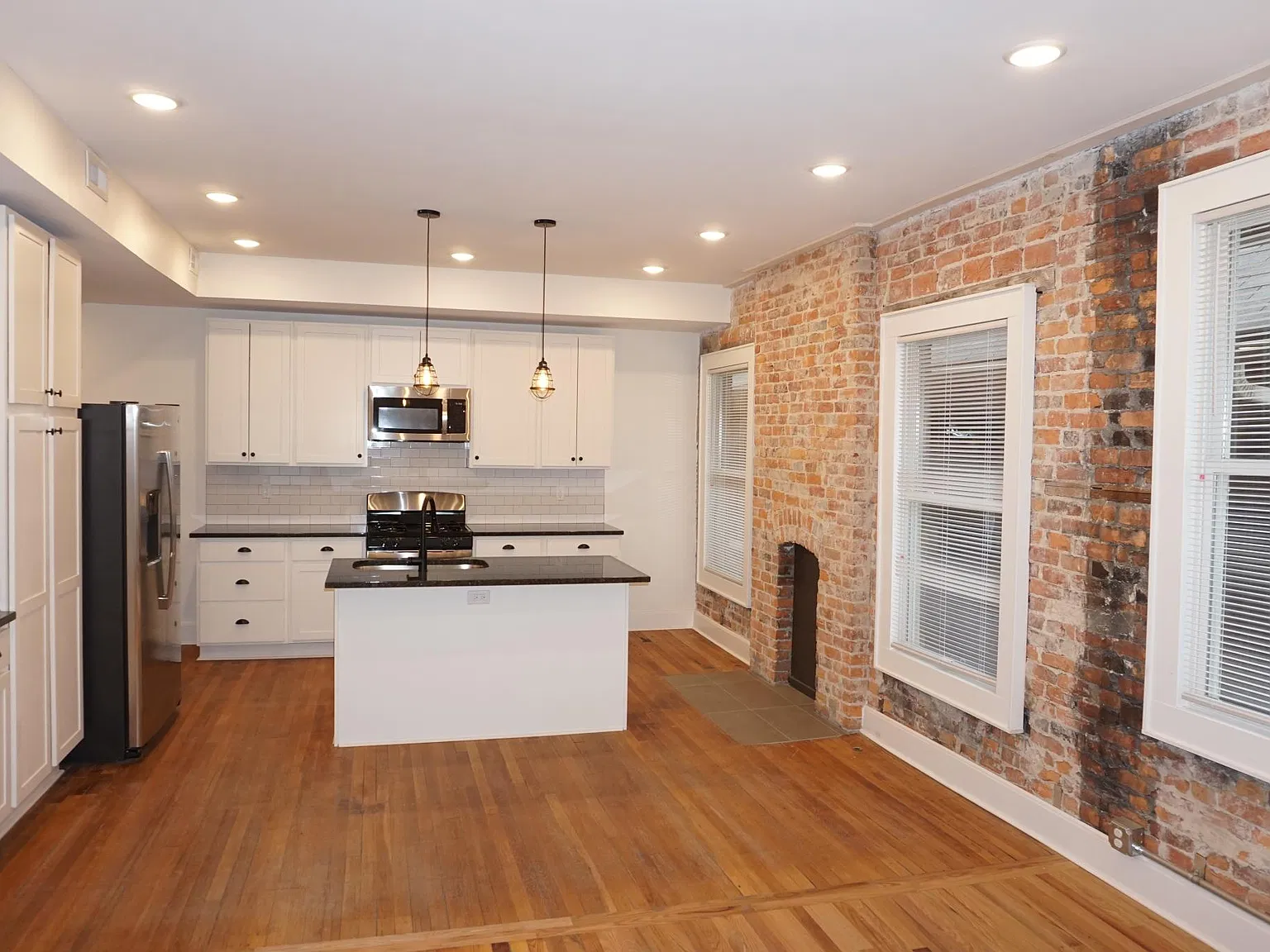 3 bed, 1500 sqft, $1,999 — Photo 1