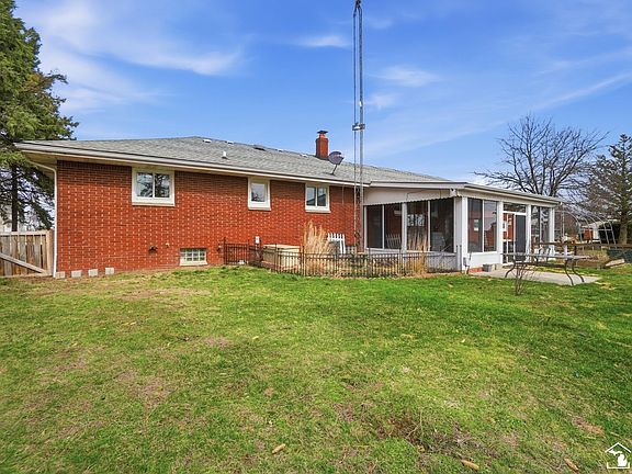 3rd image of 7227 Stadler Rd