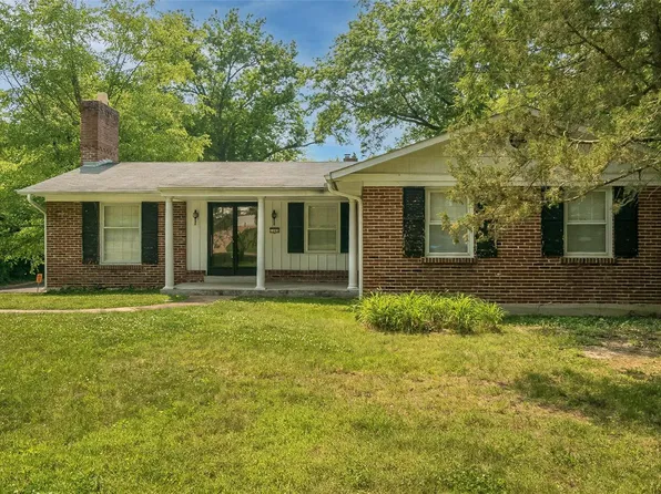 1141 N Berry Rd, Saint Louis, MO 63122