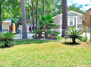 201 Commanche Dr, Onalaska, TX 77360