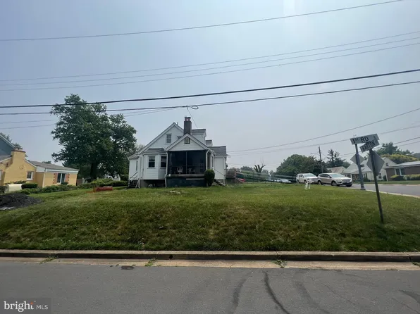 133 S Barton St, Arlington, VA 22204