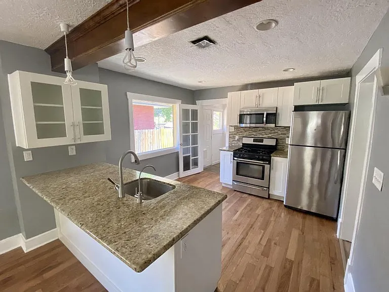 348 E Hollywood Ave — Photo 7