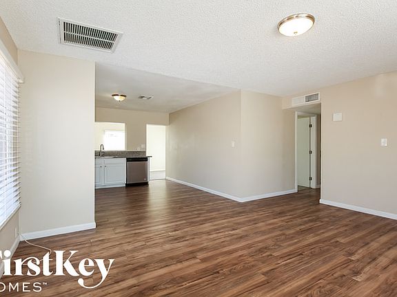5th image of 2901 E Willow Ave