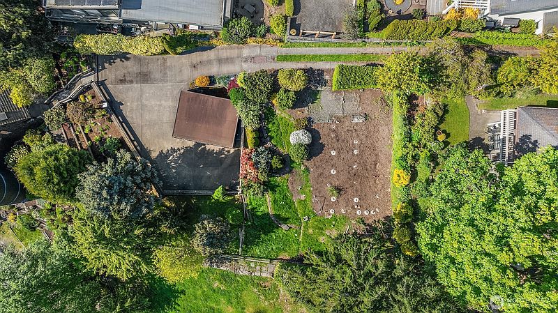 3rd image of 3253 Perkins Lane W