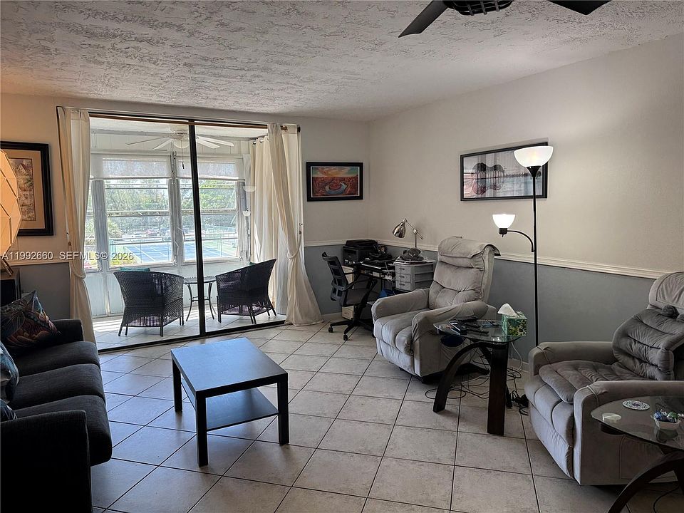 2nd image of 2861 Somerset Dr APT 318