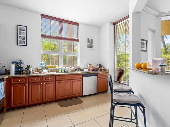 3001 NE 185th St APT 135, Aventura, FL 33180