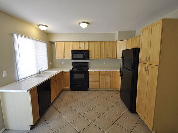 5th image of 2950 E Willow Ave