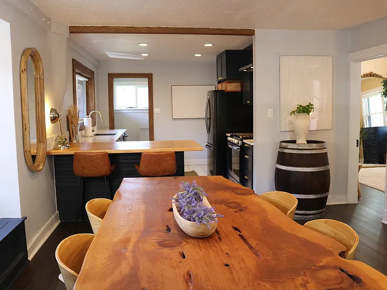 1010 E Elm Ave — Photo 4