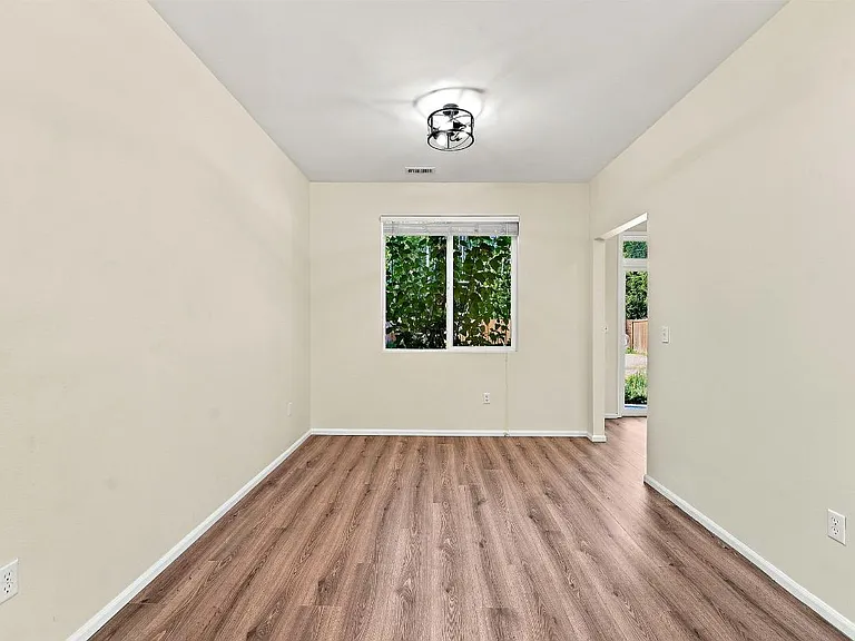 6038 Discovery St E — Photo 10