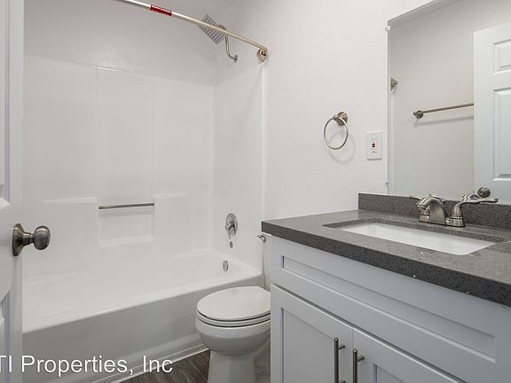 3rd image of 1626 Palo Alto St APT 101