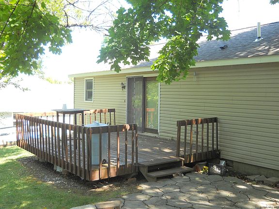3rd image of 8 Oak St