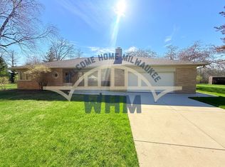 8575 N Hawthorne Rd, River Hills, WI 53217
