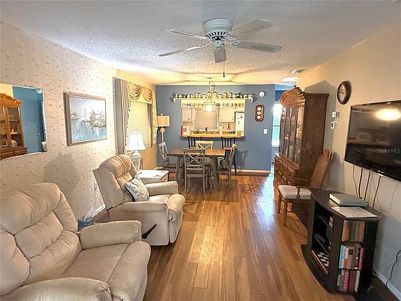 5th image of 390 301 BOULEVARD W #8A