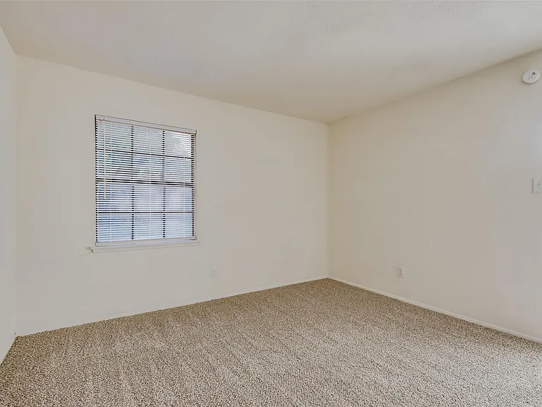 Sunflower Dr — Photo 20